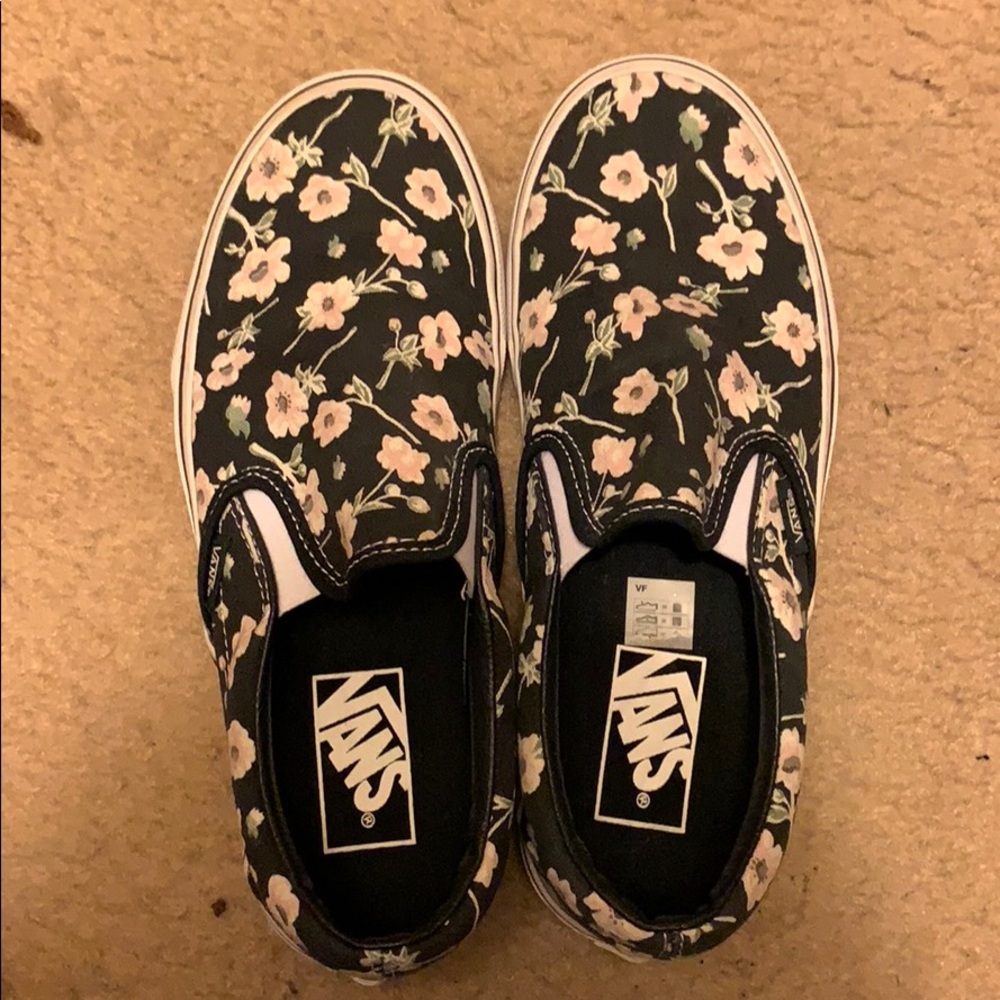 BRAND NEW floral slip on Vans size 6.5